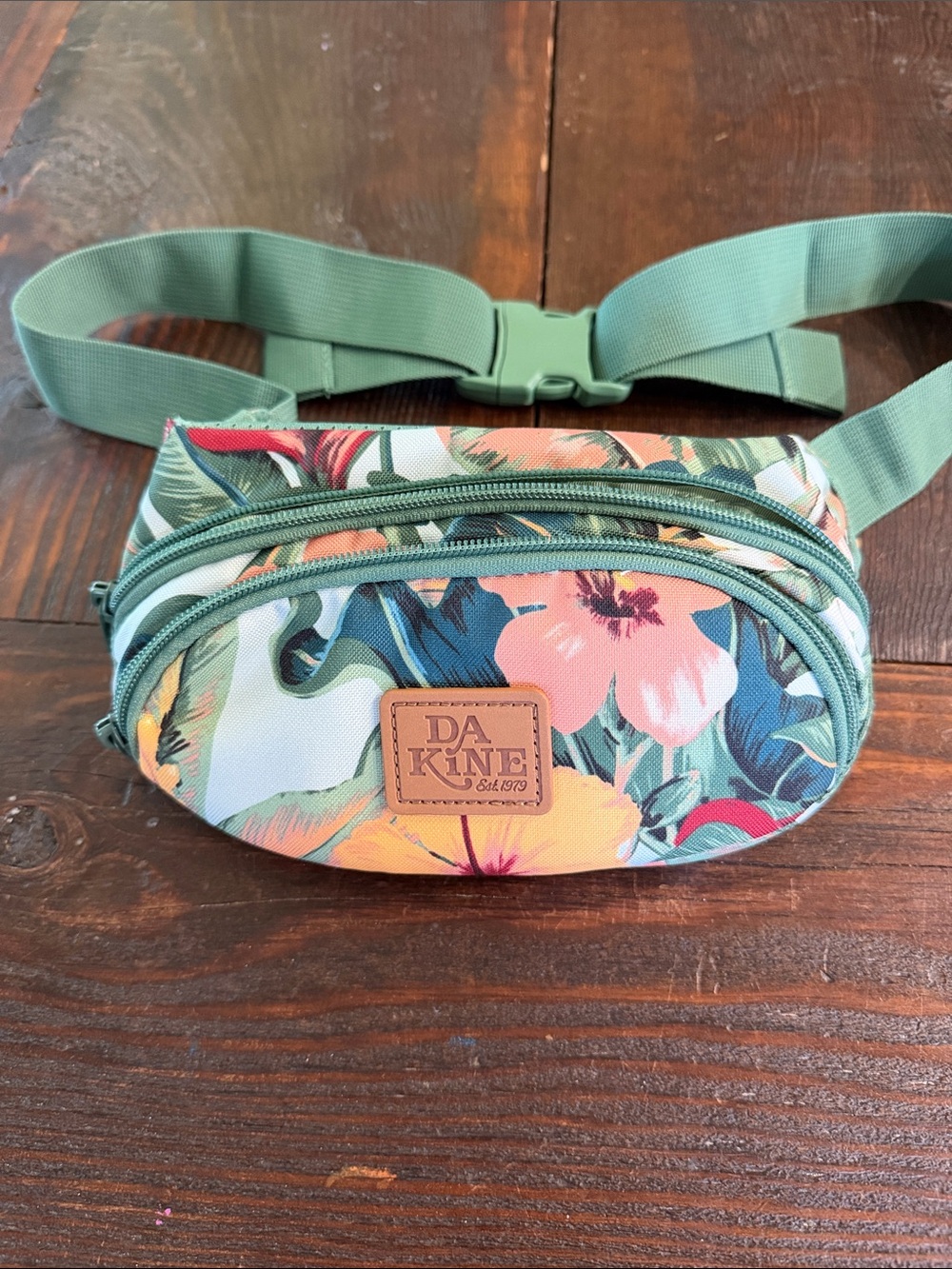 Dakine Floral Waist Pack in Sage Green Strap